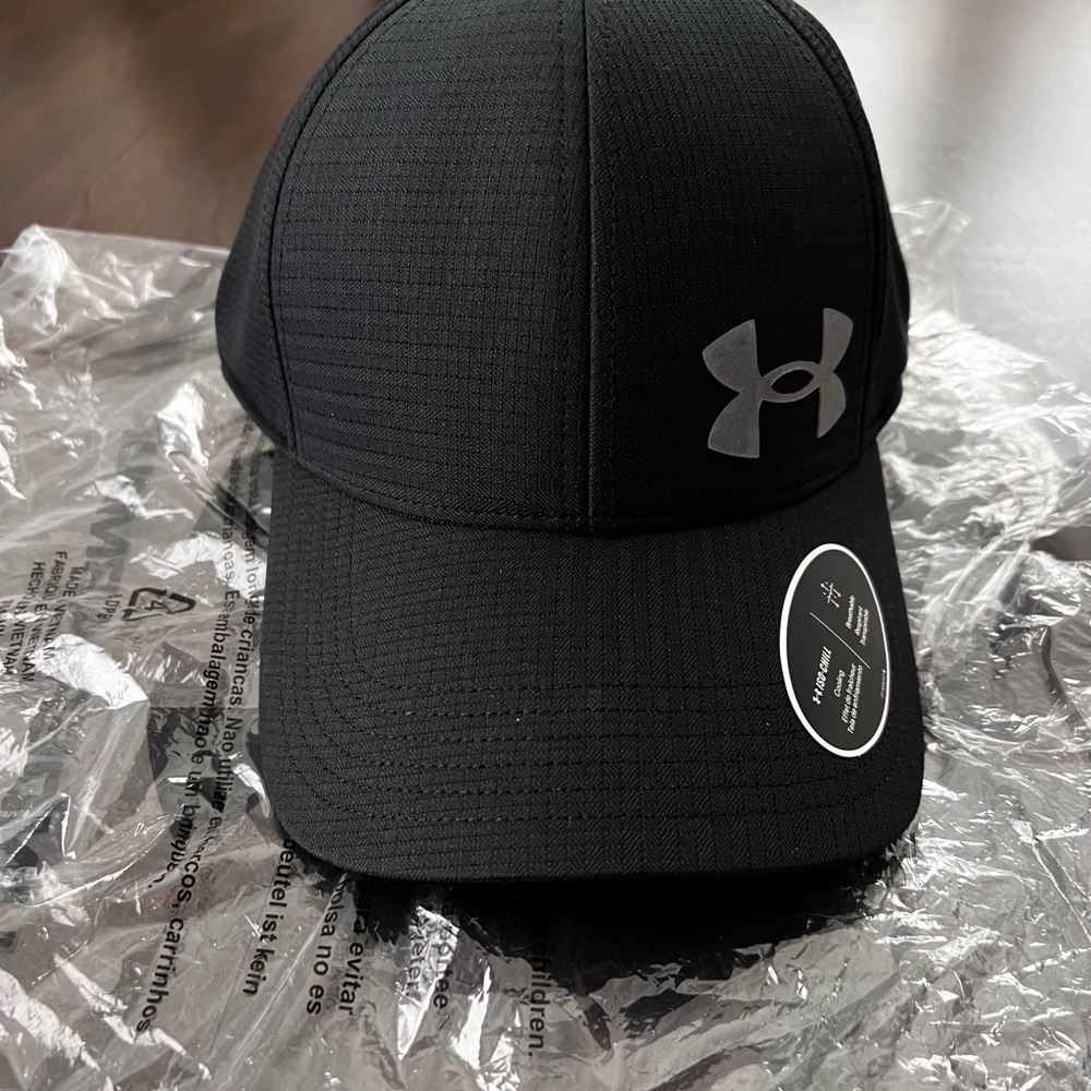 Men’s Under Armour Black Hat - new with tags